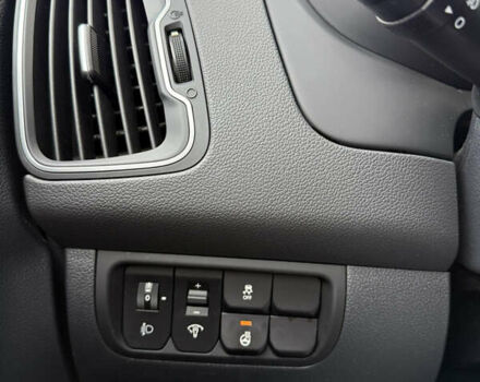 Червоний Кіа Ріо, об'ємом двигуна 1.4 л та пробігом 77 тис. км за 9900 $, фото 8 на Automoto.ua