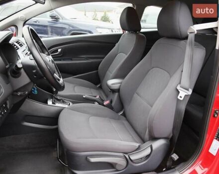 Красный Киа Рио, объемом двигателя 1.4 л и пробегом 77 тыс. км за 12000 $, фото 6 на Automoto.ua