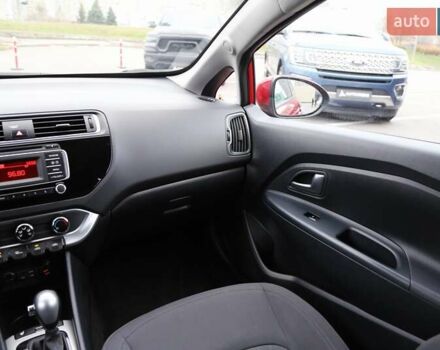 Красный Киа Рио, объемом двигателя 1.4 л и пробегом 77 тыс. км за 12000 $, фото 10 на Automoto.ua