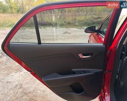 Красный Киа Рио, объемом двигателя 1.37 л и пробегом 100 тыс. км за 14500 $, фото 14 на Automoto.ua