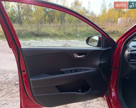 Красный Киа Рио, объемом двигателя 1.37 л и пробегом 100 тыс. км за 14500 $, фото 12 на Automoto.ua