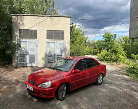 Красный Киа Рио, объемом двигателя 1.3 л и пробегом 300 тыс. км за 2200 $, фото 1 на Automoto.ua