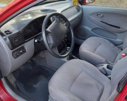 Червоний Кіа Ріо, об'ємом двигуна 1.3 л та пробігом 323 тис. км за 2200 $, фото 8 на Automoto.ua