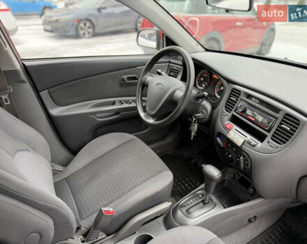 Красный Киа Рио, объемом двигателя 1.4 л и пробегом 244 тыс. км за 4950 $, фото 22 на Automoto.ua