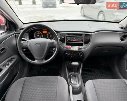 Красный Киа Рио, объемом двигателя 1.4 л и пробегом 244 тыс. км за 4950 $, фото 15 на Automoto.ua