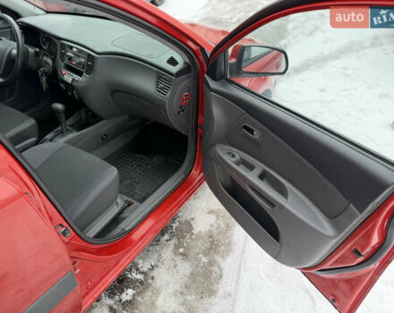 Красный Киа Рио, объемом двигателя 1.4 л и пробегом 244 тыс. км за 4950 $, фото 19 на Automoto.ua