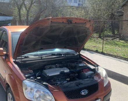 Красный Киа Рио, объемом двигателя 1.5 л и пробегом 377 тыс. км за 3500 $, фото 3 на Automoto.ua