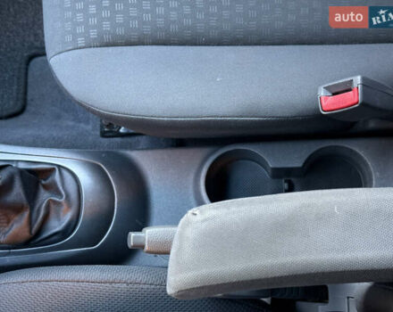 Красный Киа Рио, объемом двигателя 1.4 л и пробегом 272 тыс. км за 3999 $, фото 47 на Automoto.ua