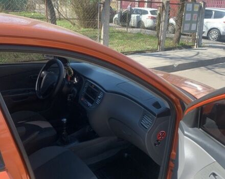 Красный Киа Рио, объемом двигателя 1.5 л и пробегом 377 тыс. км за 3500 $, фото 5 на Automoto.ua