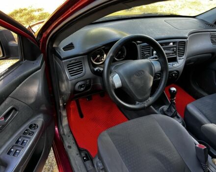 Красный Киа Рио, объемом двигателя 1.4 л и пробегом 255 тыс. км за 2806 $, фото 6 на Automoto.ua