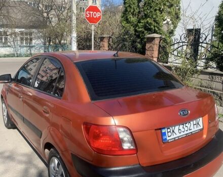 Красный Киа Рио, объемом двигателя 1.5 л и пробегом 377 тыс. км за 3500 $, фото 2 на Automoto.ua