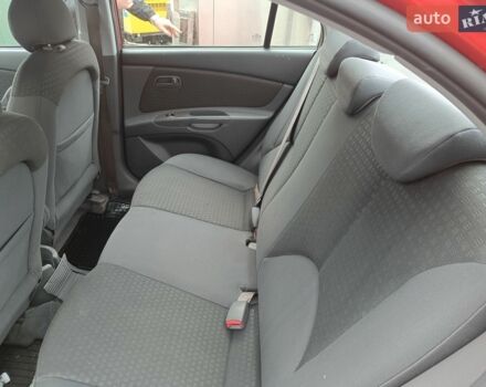 Красный Киа Рио, объемом двигателя 1.3 л и пробегом 230 тыс. км за 4500 $, фото 31 на Automoto.ua