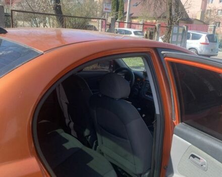 Красный Киа Рио, объемом двигателя 1.5 л и пробегом 377 тыс. км за 3500 $, фото 4 на Automoto.ua