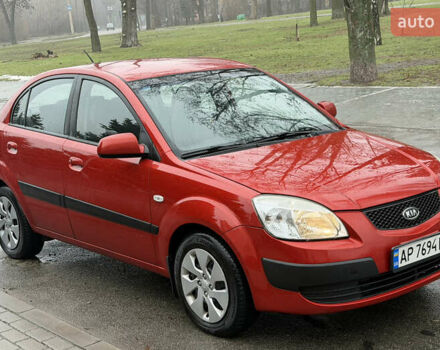 Червоний Кіа Ріо, об'ємом двигуна 1.4 л та пробігом 154 тис. км за 3600 $, фото 3 на Automoto.ua