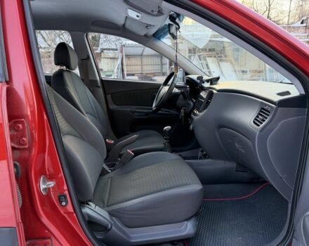 Червоний Кіа Ріо, об'ємом двигуна 1.4 л та пробігом 154 тис. км за 3950 $, фото 9 на Automoto.ua