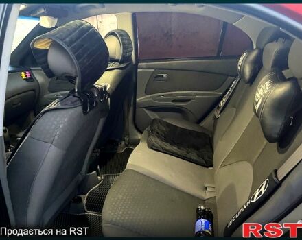 Червоний Кіа Ріо, об'ємом двигуна 1.4 л та пробігом 207 тис. км за 5100 $, фото 4 на Automoto.ua