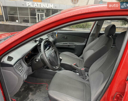 Червоний Кіа Ріо, об'ємом двигуна 1.4 л та пробігом 154 тис. км за 3600 $, фото 10 на Automoto.ua