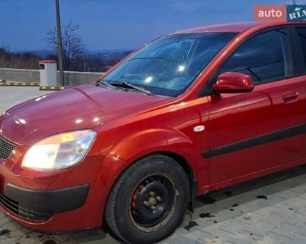 Красный Киа Рио, объемом двигателя 1.4 л и пробегом 185 тыс. км за 5000 $, фото 1 на Automoto.ua