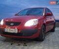 Красный Киа Рио, объемом двигателя 1.4 л и пробегом 185 тыс. км за 5000 $, фото 1 на Automoto.ua