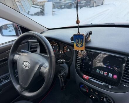 Червоний Кіа Ріо, об'ємом двигуна 1.4 л та пробігом 154 тис. км за 3950 $, фото 8 на Automoto.ua