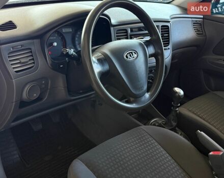 Красный Киа Рио, объемом двигателя 1.4 л и пробегом 190 тыс. км за 4490 $, фото 8 на Automoto.ua