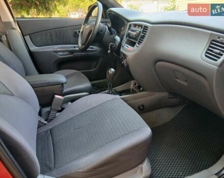 Красный Киа Рио, объемом двигателя 1.4 л и пробегом 173 тыс. км за 5900 $, фото 5 на Automoto.ua