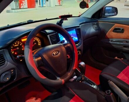 Красный Киа Рио, объемом двигателя 1.4 л и пробегом 185 тыс. км за 4500 $, фото 9 на Automoto.ua
