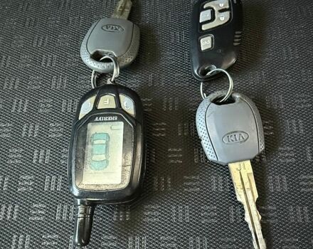 Красный Киа Рио, объемом двигателя 1.4 л и пробегом 190 тыс. км за 4490 $, фото 19 на Automoto.ua