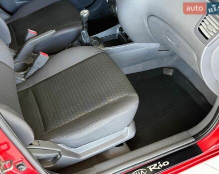 Красный Киа Рио, объемом двигателя 1.4 л и пробегом 190 тыс. км за 4490 $, фото 6 на Automoto.ua