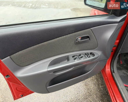 Червоний Кіа Ріо, об'ємом двигуна 1.4 л та пробігом 154 тис. км за 3600 $, фото 11 на Automoto.ua