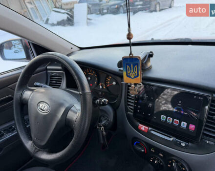 Червоний Кіа Ріо, об'ємом двигуна 1.4 л та пробігом 154 тис. км за 4200 $, фото 8 на Automoto.ua