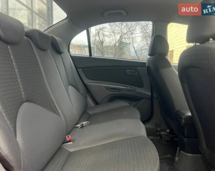 Красный Киа Рио, объемом двигателя 1.4 л и пробегом 274 тыс. км за 4100 $, фото 15 на Automoto.ua