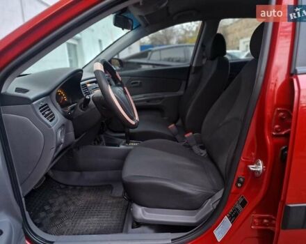 Красный Киа Рио, объемом двигателя 1.4 л и пробегом 100 тыс. км за 6990 $, фото 32 на Automoto.ua