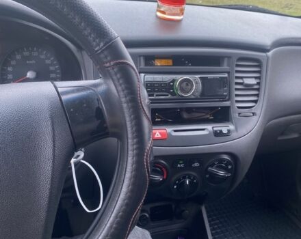 Красный Киа Рио, объемом двигателя 1.4 л и пробегом 290 тыс. км за 3500 $, фото 6 на Automoto.ua