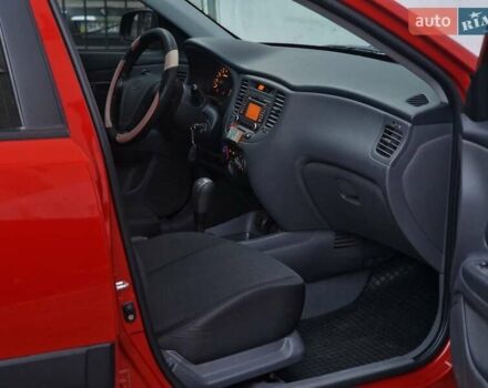 Красный Киа Рио, объемом двигателя 1.4 л и пробегом 100 тыс. км за 6990 $, фото 38 на Automoto.ua