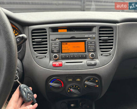 Красный Киа Рио, объемом двигателя 1.4 л и пробегом 24 тыс. км за 6800 $, фото 4 на Automoto.ua