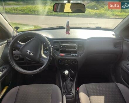 Червоний Кіа Ріо, об'ємом двигуна 1.4 л та пробігом 182 тис. км за 4500 $, фото 12 на Automoto.ua