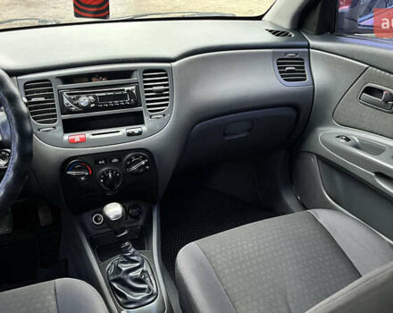 Красный Киа Рио, объемом двигателя 1.49 л и пробегом 198 тыс. км за 3999 $, фото 9 на Automoto.ua