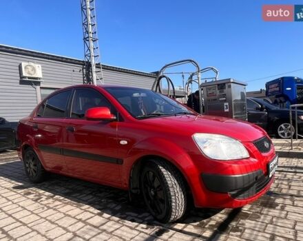 Красный Киа Рио, объемом двигателя 1.4 л и пробегом 274 тыс. км за 3800 $, фото 4 на Automoto.ua