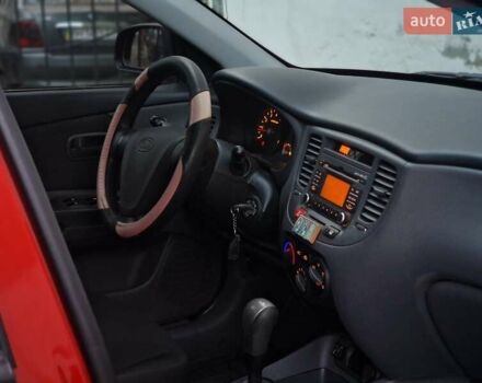 Красный Киа Рио, объемом двигателя 1.4 л и пробегом 100 тыс. км за 6990 $, фото 40 на Automoto.ua