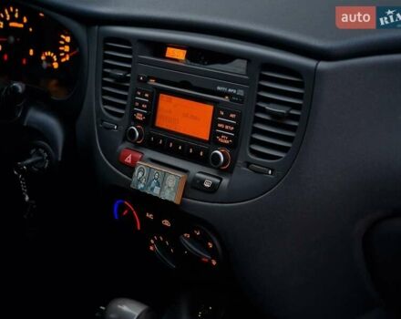 Красный Киа Рио, объемом двигателя 1.4 л и пробегом 100 тыс. км за 6990 $, фото 41 на Automoto.ua