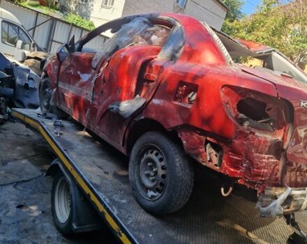 Красный Киа Рио, объемом двигателя 1.4 л и пробегом 370 тыс. км за 750 $, фото 3 на Automoto.ua