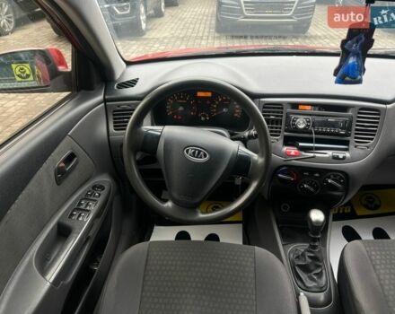 Красный Киа Рио, объемом двигателя 1.4 л и пробегом 274 тыс. км за 4100 $, фото 10 на Automoto.ua