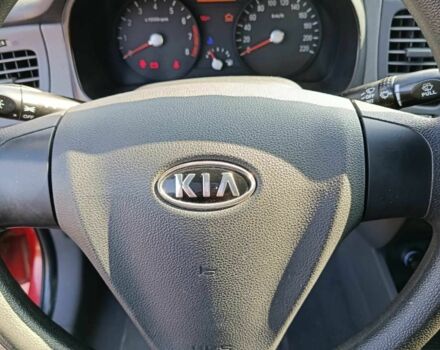 Червоний Кіа Ріо, об'ємом двигуна 1.4 л та пробігом 137 тис. км за 4600 $, фото 7 на Automoto.ua