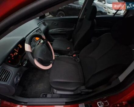 Красный Киа Рио, объемом двигателя 1.4 л и пробегом 100 тыс. км за 6990 $, фото 33 на Automoto.ua