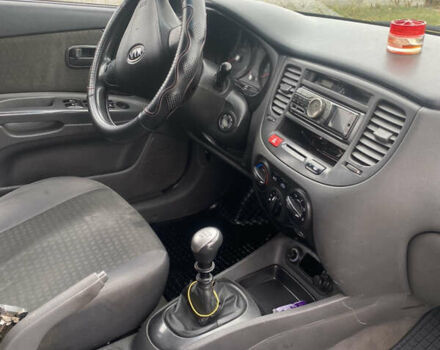 Кіа Ріо 2008 у Бородянке на Automoto.ua Червоний Кіа Ріо, об'ємом двигуна 1.4 л та пробігом 290 тис. км за 3999 $, фото 5 на Automoto.ua