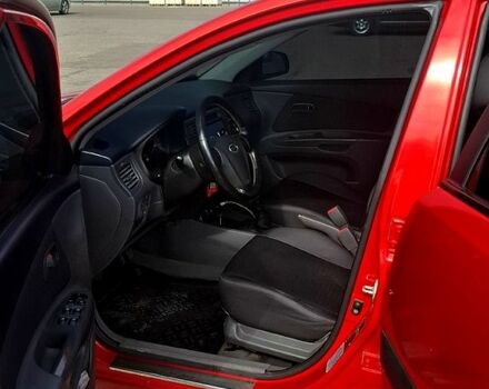 Красный Киа Рио, объемом двигателя 1.4 л и пробегом 171 тыс. км за 5000 $, фото 7 на Automoto.ua