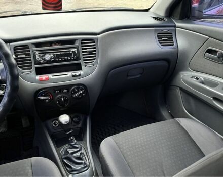 Красный Киа Рио, объемом двигателя 1.5 л и пробегом 198 тыс. км за 3999 $, фото 14 на Automoto.ua