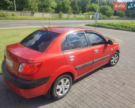 Красный Киа Рио, объемом двигателя 1.4 л и пробегом 180 тыс. км за 4600 $, фото 4 на Automoto.ua