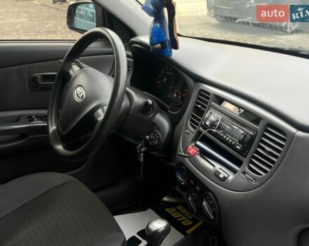 Красный Киа Рио, объемом двигателя 1.4 л и пробегом 274 тыс. км за 4100 $, фото 13 на Automoto.ua